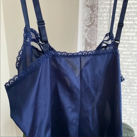 Vanity Fair 70’s Lace Trim Camisole - Picture 3 of 6